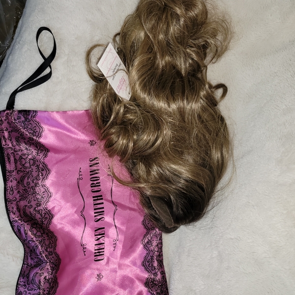 Brand New Lite brown wig - Picture 16 of 16